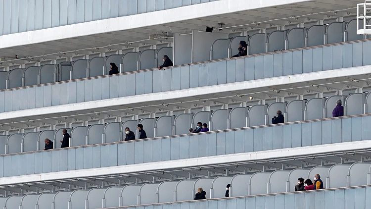 לאחר 14 ימי בידוד - החל פינוי נוסעי "ספינת הקורונה"