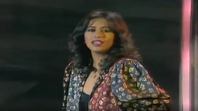 חידת עפרה חזה: המאבק על התדמית והסירוב לבצע את "שיר הפרחה"