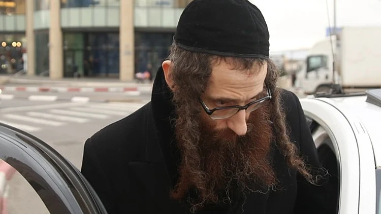 "קשר והכה בחגורה": מנהל בכת לב טהור הואשם בהתעללות בקטינים