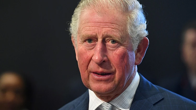 מקורבי הנסיך צ'ארלס: הסדרה "הכתר" מעוותת את המציאות