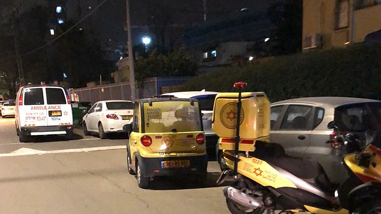 חשד לרצח בלוד: גבר כבן 40 נדקר למוות | חדשות 13