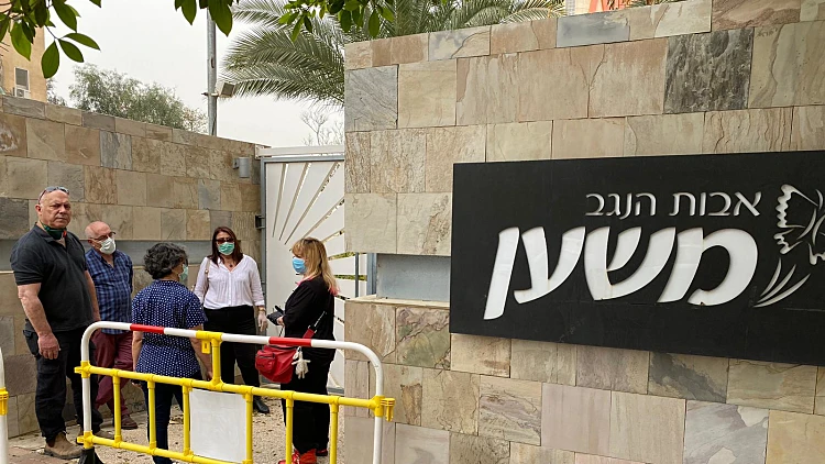 כך תוכלו לבקר את סבא וסבתא בבית אבות • המדריך המלא | חדשות 13