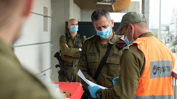 בצה"ל שוקלים: הכנסת מאות אלפי ישראלים להסגר לפני ליל הסדר