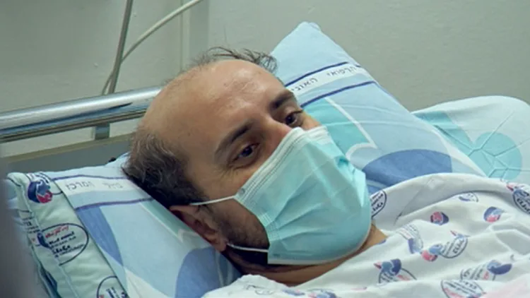 הורדם לאחר שחלה בקורונה - וכשהתעורר גילה שאביו נפטר מהנגיף