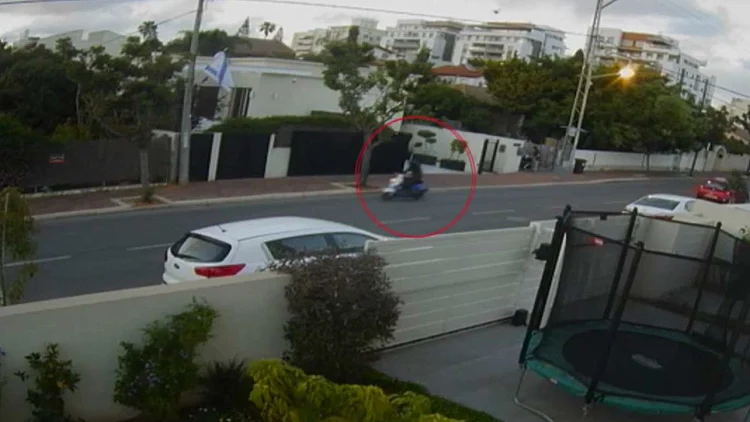 לאחר שדרס ילדה: תיעוד הימלטות החשוד מזירת התאונה בקריית אונו