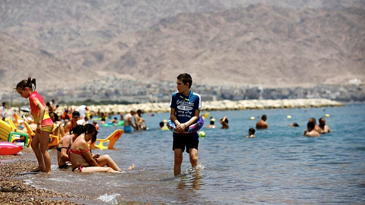 חופשה בהפרדה: באילת מסתגלים לשגרת התו הסגול - גם בתפוסה מלאה