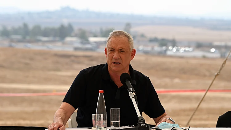 גנץ: "אין ספק שנוכח העלייה בתחלואה ניאלץ להחמיר בהגבלות"