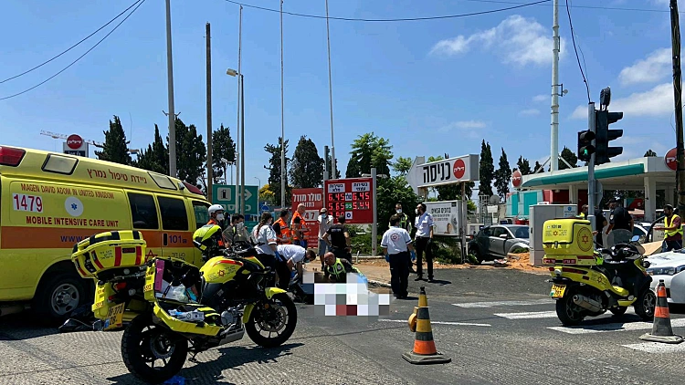 הולך רגל בן 70 נהרג מפגיעת משאית בהרצליה