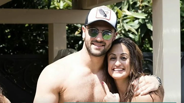 "רק אצלנו בארץ תוקעים מקלות בגלגלים"