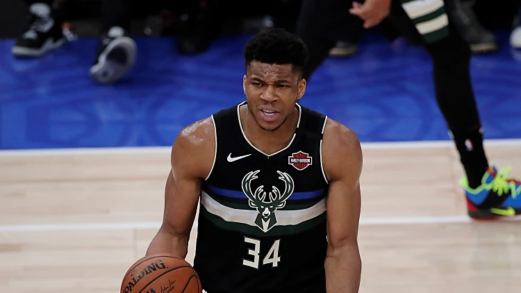 יאניס אנטטקומפו, מילווקי באקס