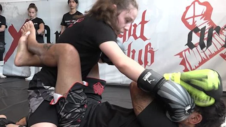 קרב מגע לנשים