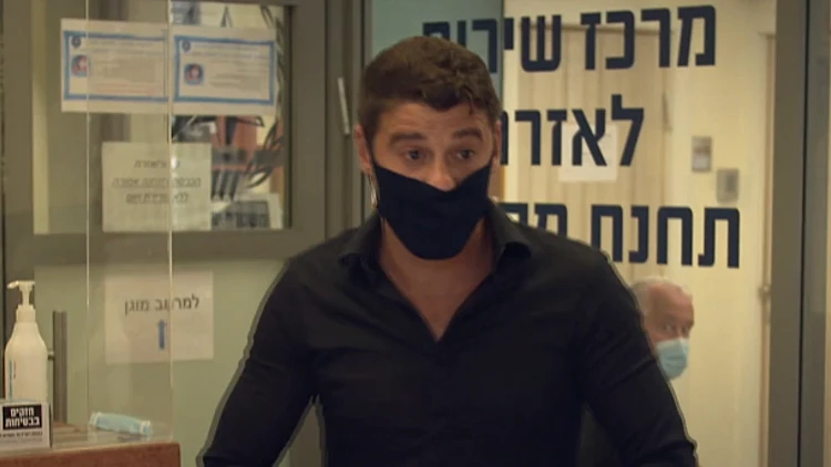 צחי לבארד בתחנת המשטרה