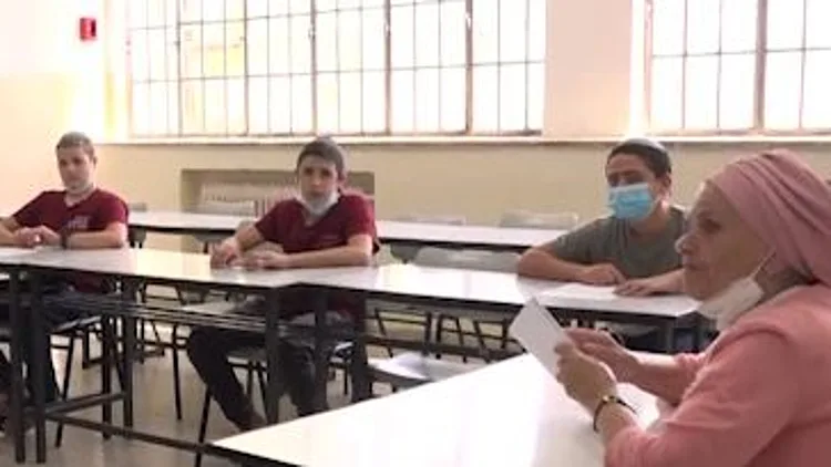למרות הקורונה: שושנה סילברט בת ה-83 פתחה את שנת הלימודים
