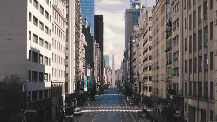 "אנשים גרים ברחוב": כך נראית בואנוס איירס אחרי חצי שנה בסגר