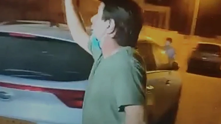 "ילדיך יחושו מאוימים": פעיל ימין הפגין מול בית היועמ"ש ונעצר