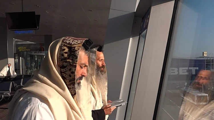 "ניתוח לנפש": המסע הרוחני של צבי יחזקאלי לאומן