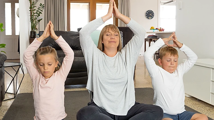 5 סיבות למה אין לכם מה לחפש מחוץ לבית | רשת 13