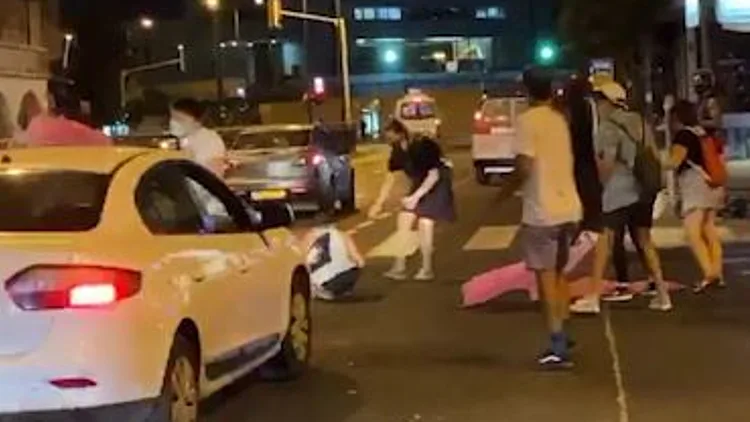 חשד לנסיון דריסה בהפגנה בתל אביב