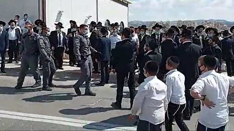 התקהלויות ועימותים עם המשטרה: הפרת ההנחיות במגזר החרדי נמשכת