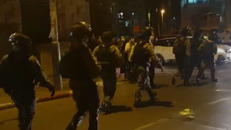 הפרת ההנחיות במגזר החרדי: עימותים אלימים בבני ברק ובירושלים