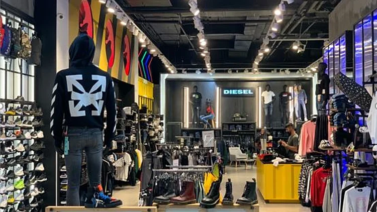 Day Jeans: כך קונים היום בגדי מותגים מובילים | רשת 13