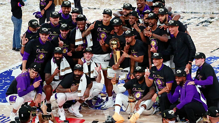 אליפות שהיא לא רק תואר: העונה המטלטלת של לוס אנג'לס לייקרס | חדשות 13