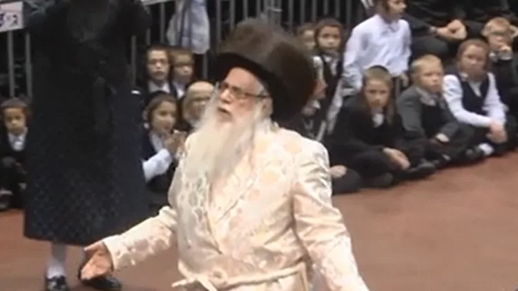 למרות המחסור: "לניאדו" העביר בחשאי ציוד רפואי לאדמו"ר מצאנז