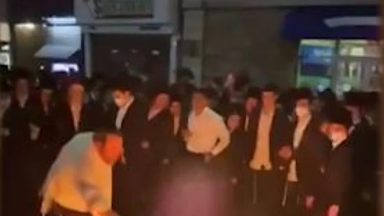 פעיל מוכר בקהילה החרדית בניו יורק נעצר - אלפים יצאו לרחובות