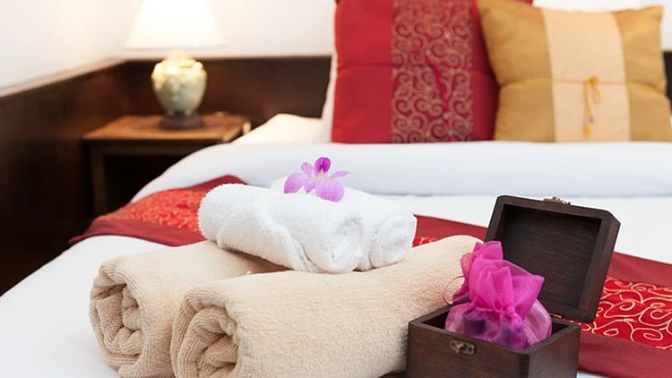 "פותחים את נתב"ג ועלינו גוזרים דין מוות"