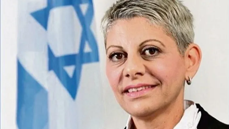 חרף חוות דעת שליליות: אשת מזכיר הממשלה מועמדת לקידום למחוזי