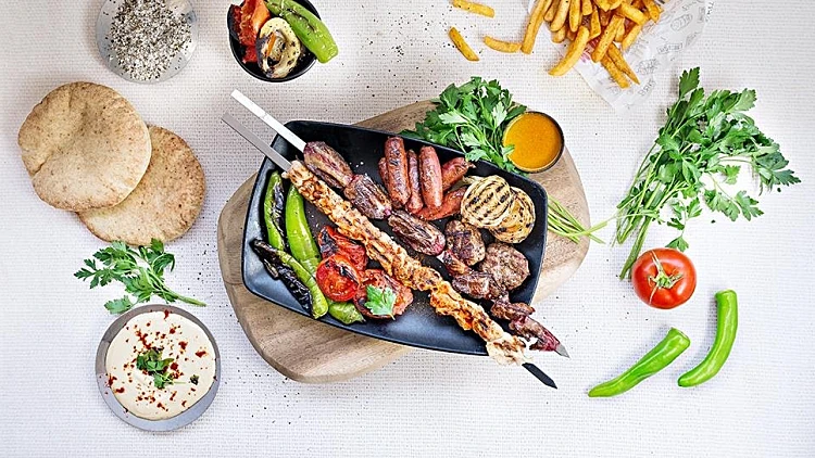 מנייה בעלייה: אדון הבשר כובשת את הבורסה | רשת 13