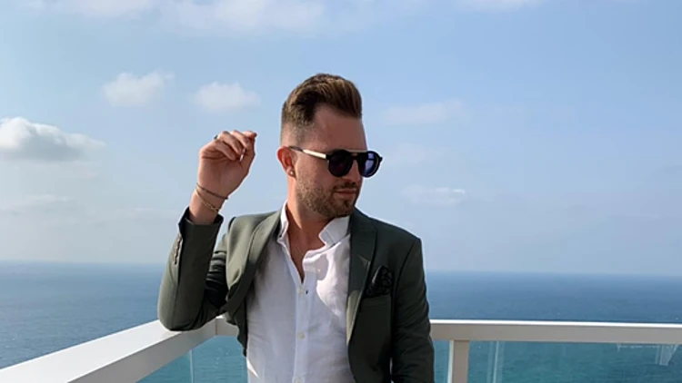 הנוסחה המהפכנית לשיקום השיער מבית היוצר של אמן החלקות השיער עידן סדרינה | רשת 13