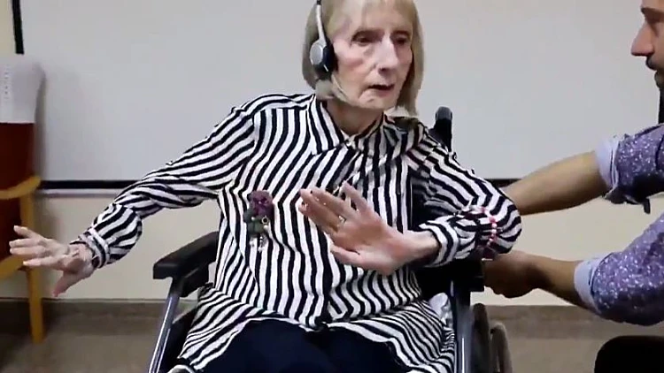 חולי אלצהיימר הצליחו לנגן ולרקוד בזכות מוזיקה נוסטלגית