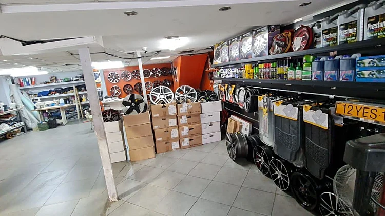 צמיגי אבו אחמד ובניו: הכל לרכב ובכל זמן | רשת 13