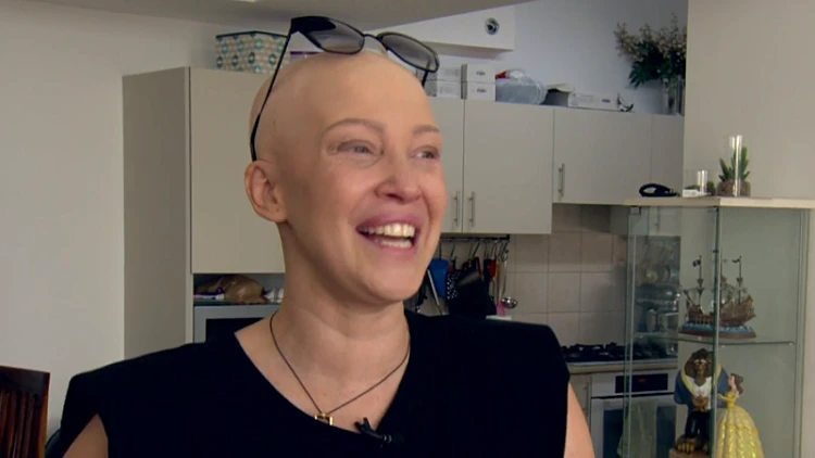 "בומבה שנוחתת עלייך משום מקום": הקרב לחיים של מלכת היופי