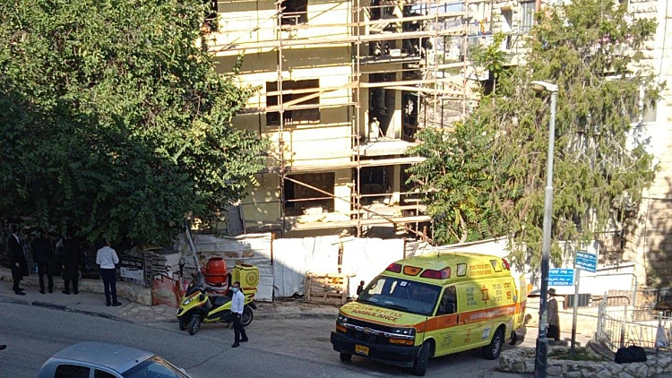 מכת התאונות באתרי הבנייה: פועל נהרג מקריסת מבנה בהרצליה