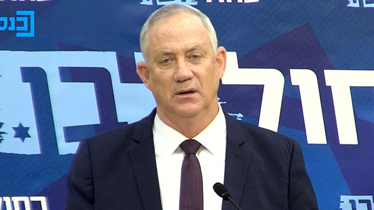 גנץ: "הדלפת הטיסה החשאית של נתניהו לסעודיה - צעד חסר אחריות"