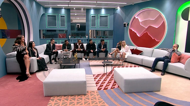 הדיירים החדשים