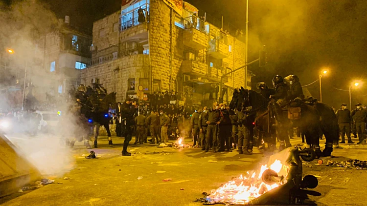 עימותים בין שוטרים למפגינים בהפגנת חרדים בירושלים - 25 נעצרו