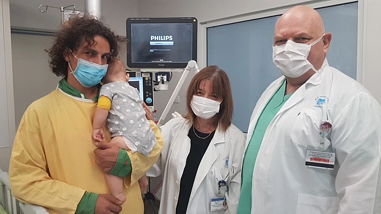 תינוקת שאושפזה בטיפול נמרץ לאחר שלא חוסנה