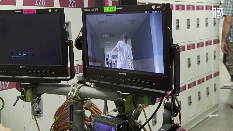 בלעדי: כוכבי ויוצרי הסדרה מגלים מה מחכה לנו ב"בלקספייס"