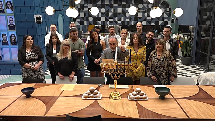 מדליקים נר ראשון