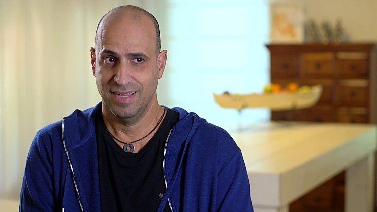 הדייר בעל אלף הפרצופים: ששת הקטעים המצחיקים ביותר של ליאור כלפון ברשתות החברתיות! | רשת 13