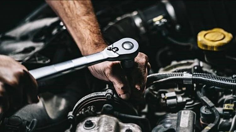 תקלות מנוע נפוצות בכל רכב – לפני שמגיעים אל מוסך ניסאן | רשת 13