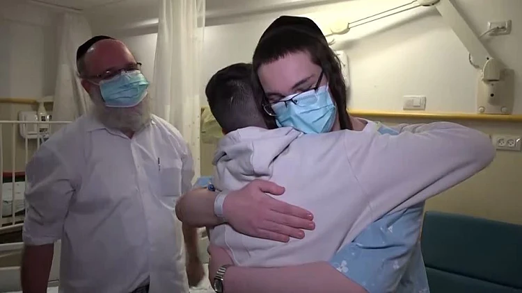 קסם של תרומה: אמו של נער מנטליסט תרמה כליה לצופה בהופעתו