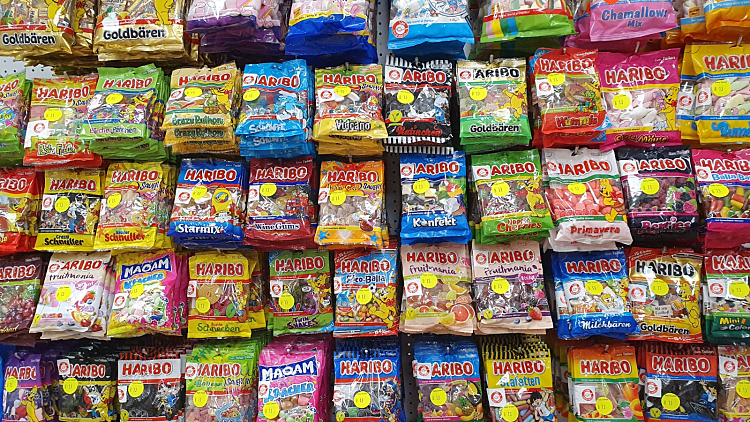 דרך חדשה להזמין ממתקים בלי לטוס לחו"ל עם טרמינל הממתקים | רשת 13