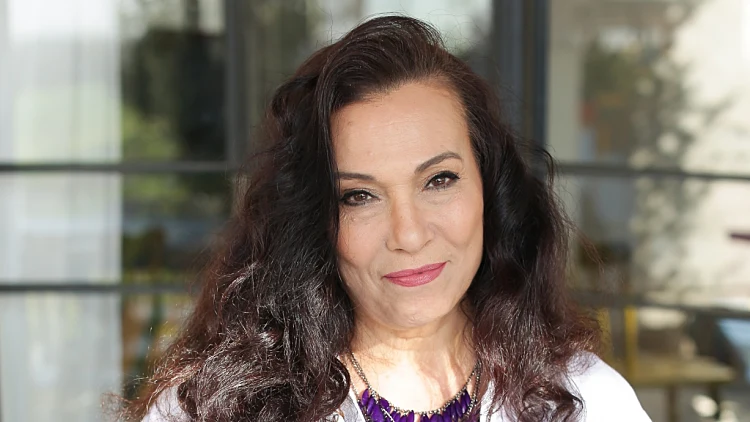 איך לשמור על העור צעיר, בריא ויפה? מצאנו את מומחית הקוסמטיקה באינטרנט | רשת 13