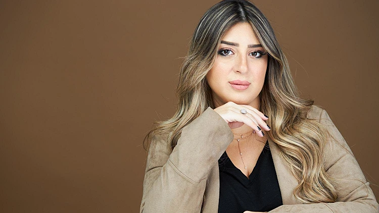 המאסטרית לעיצוב גבות כובשת את העולם | רשת 13