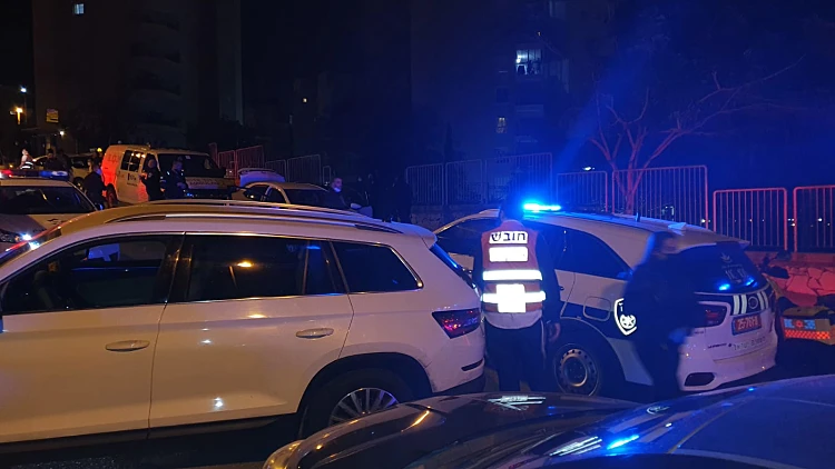 רכב פרץ מחסום ודרס שוטר בחיפה - צעיר נורה ונפצע קשה