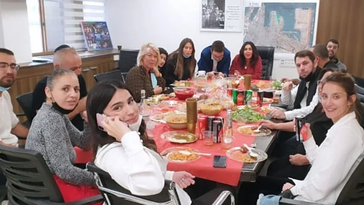 תיעוד: בזמן הסגר - מירי רגב השתתפה ביום הולדת של אחד מעובדיה